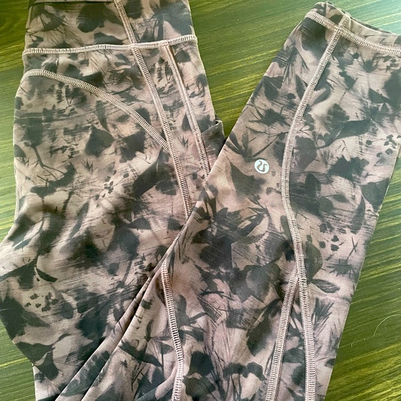 🍋Lululemon Floral Align Leggings in Size 4 - Picture 6 of 11